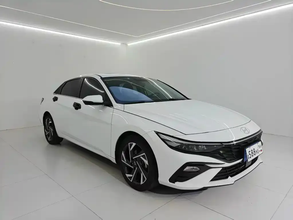 Hyundai Elantra — фото 3