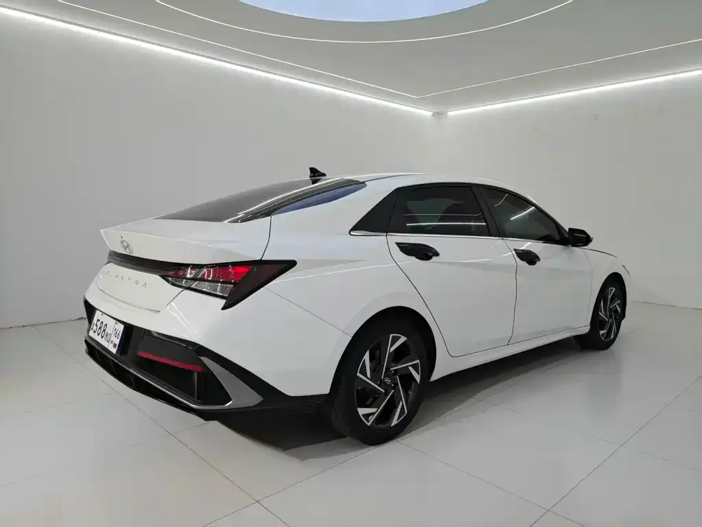 Hyundai Elantra — фото 9