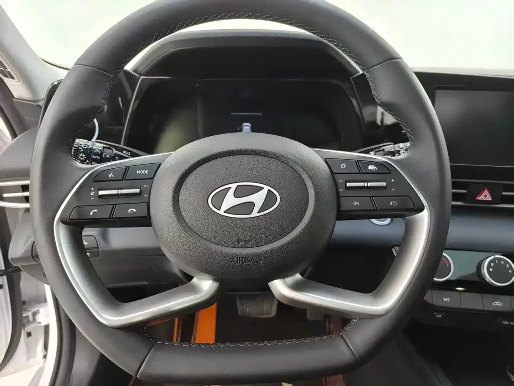 Hyundai Elantra — фото 4