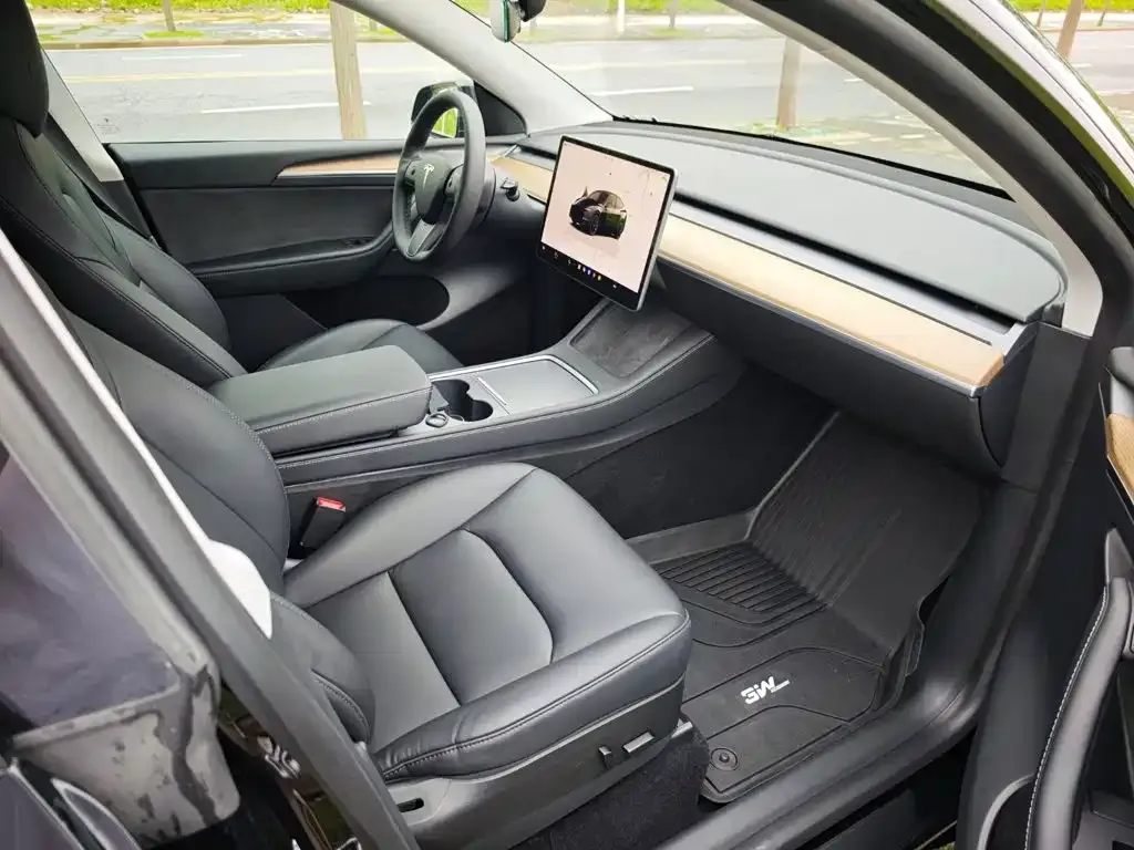 Tesla Model Y — фото 3