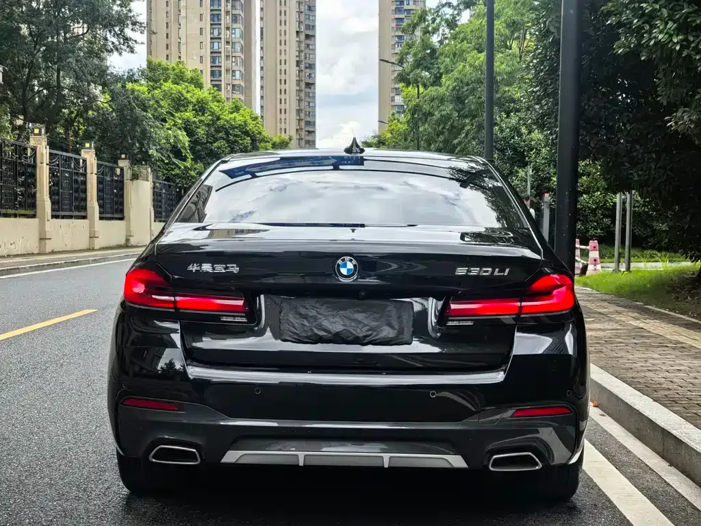 BMW 5 Series — фото 10