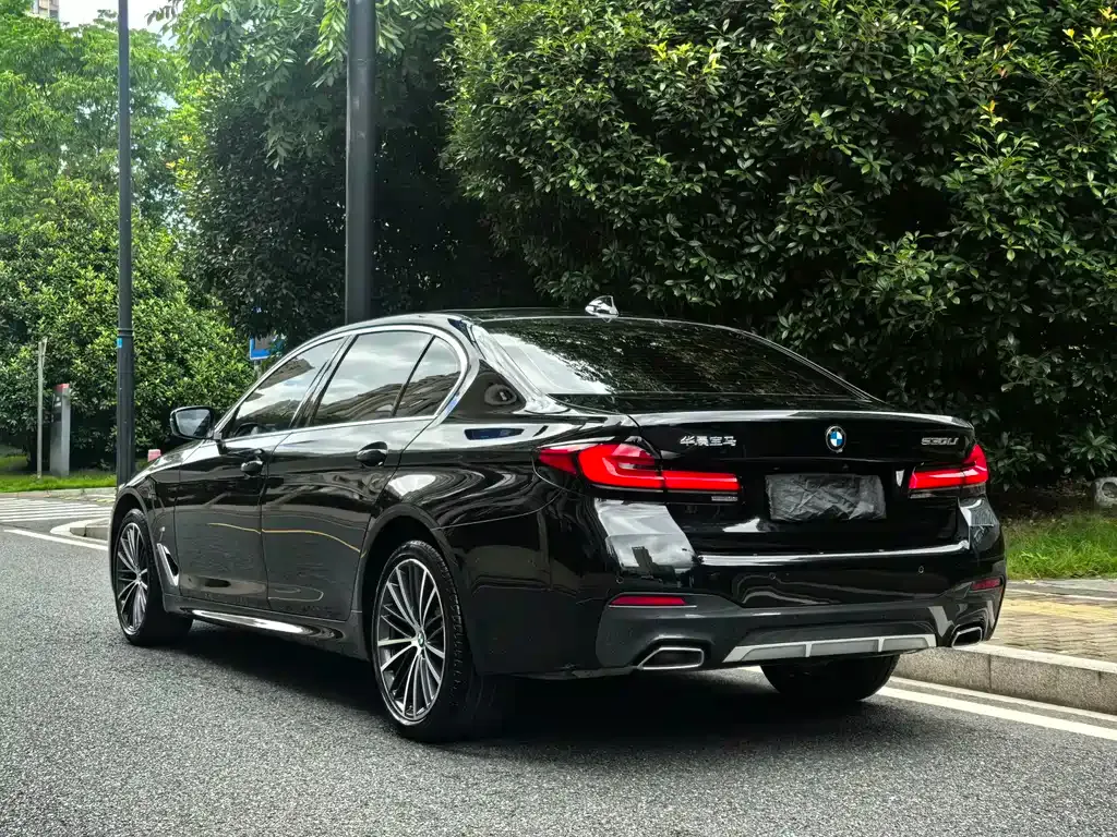 BMW 5 Series — фото 9