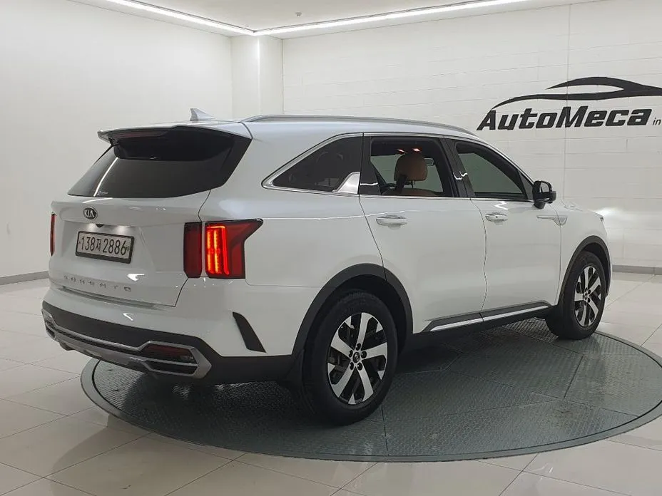 Kia Sorento — фото 8