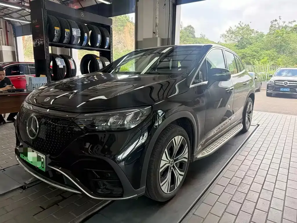 Mercedes-Benz EQE SUV — фото 1