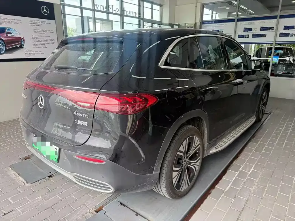 Mercedes-Benz EQE SUV — фото 3