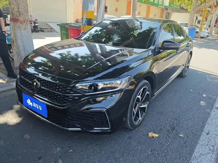 Volkswagen Passat — фото 1