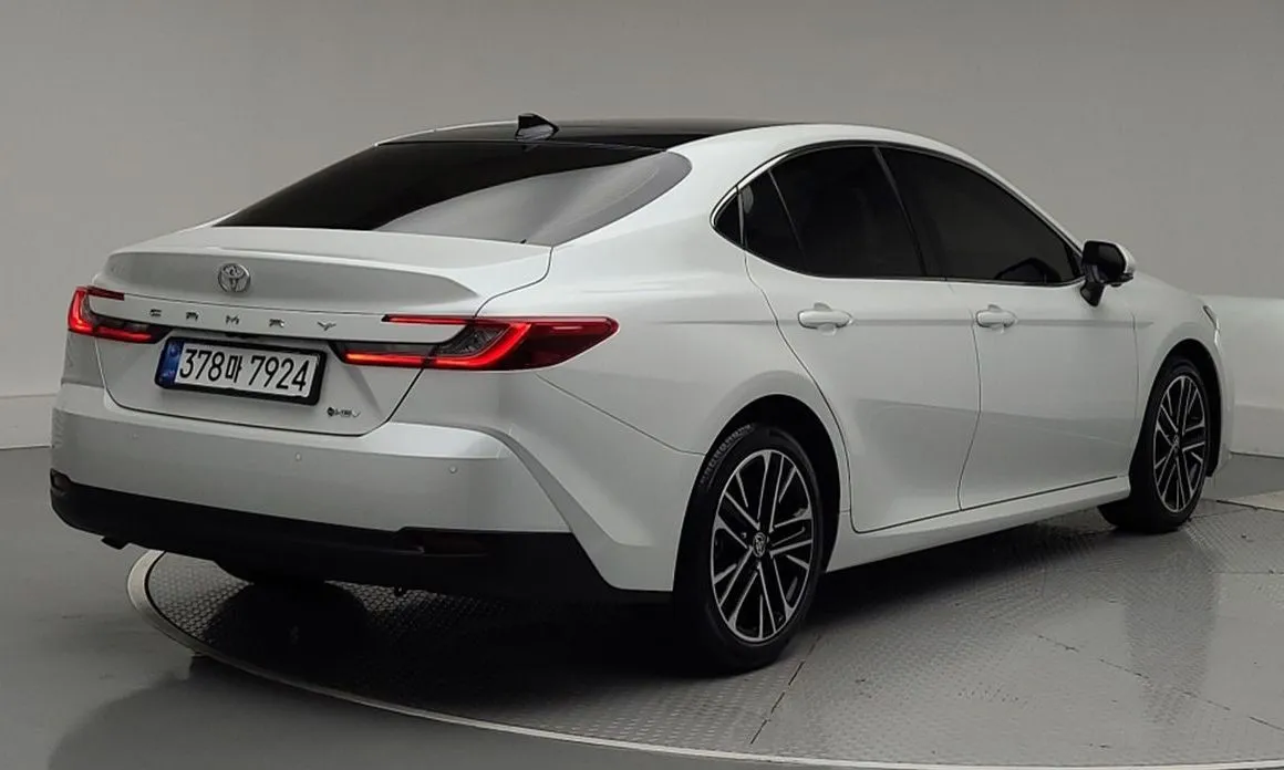 Toyota Camry — фото 4