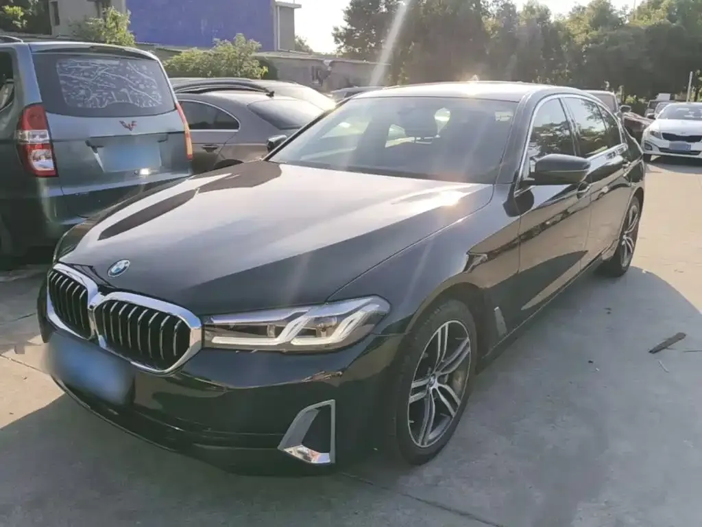 BMW 5 Series — фото 1