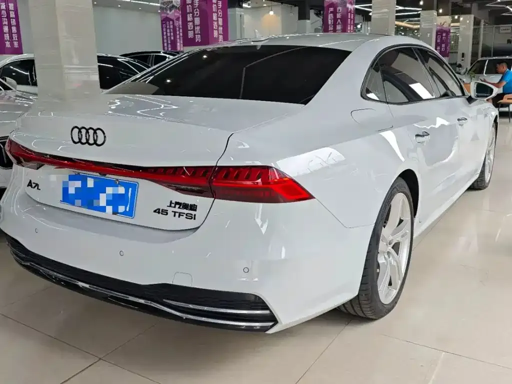 Audi A7L — фото 2