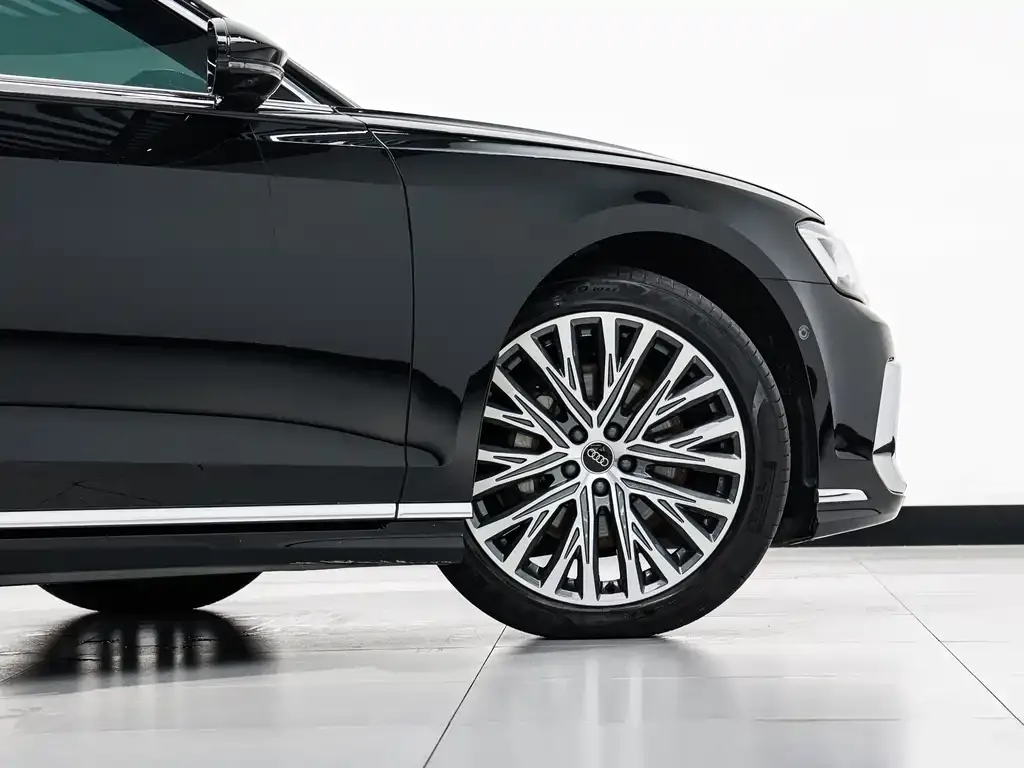 Audi A8 — фото 10