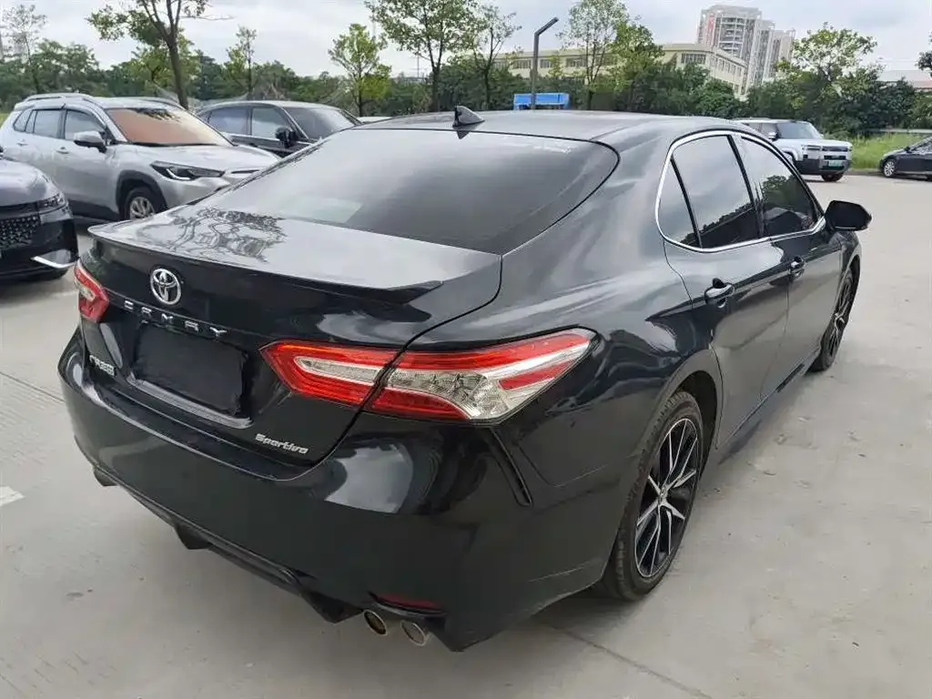 Toyota Camry — фото 6
