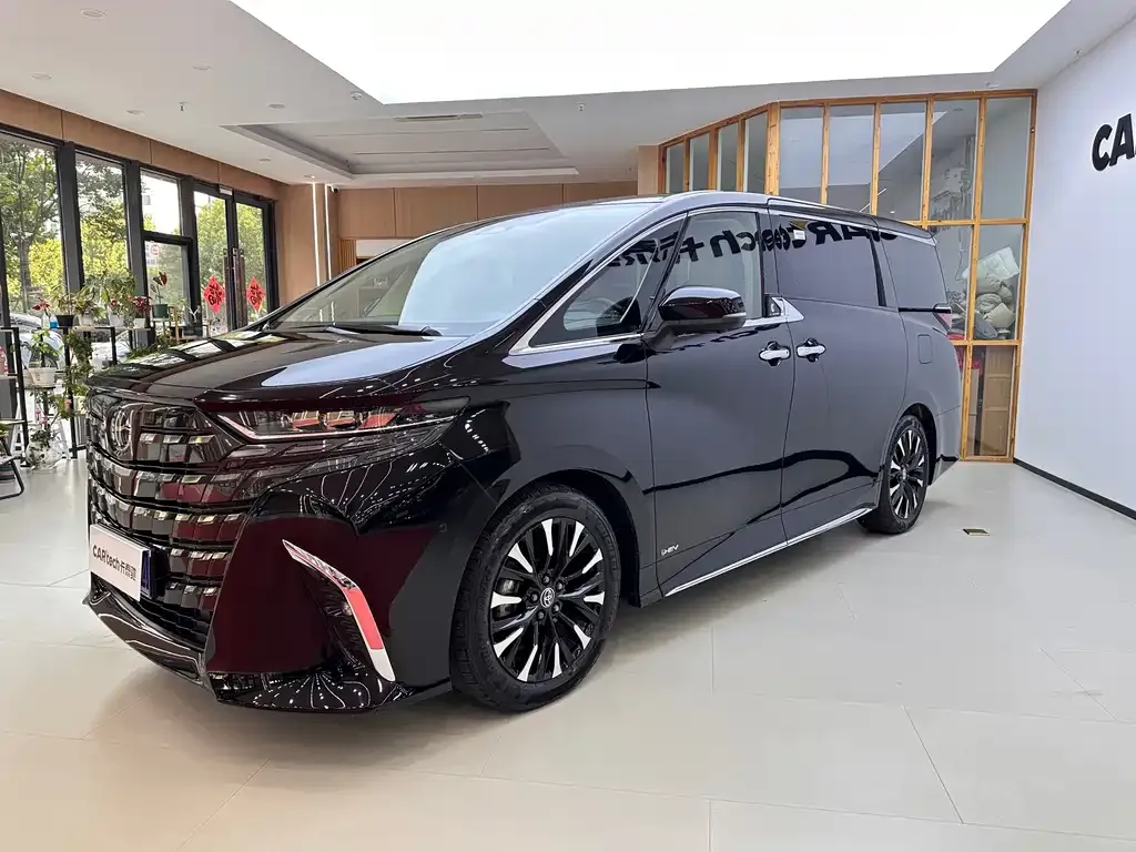 Toyota Alphard — фото 1