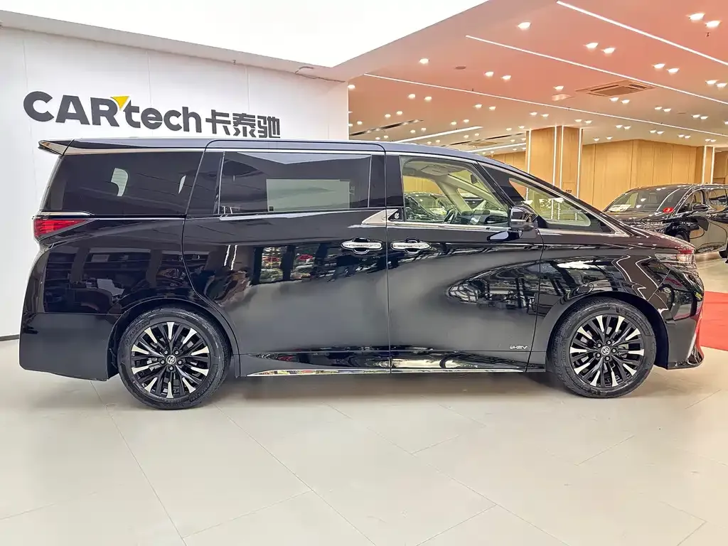 Toyota Alphard — фото 2