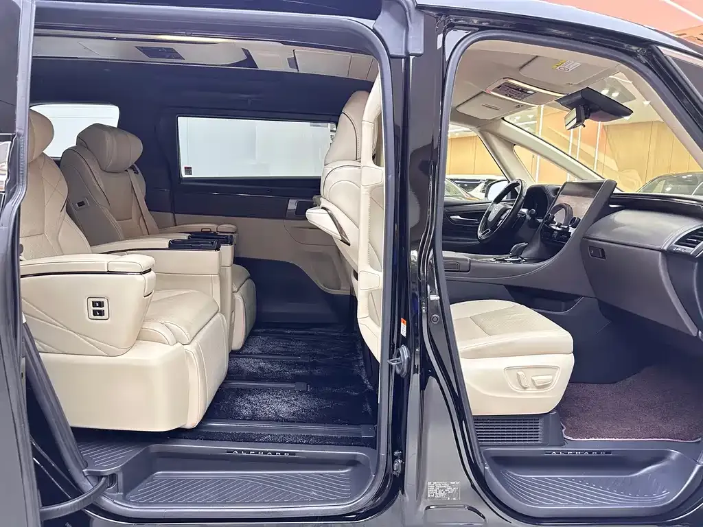 Toyota Alphard — фото 3