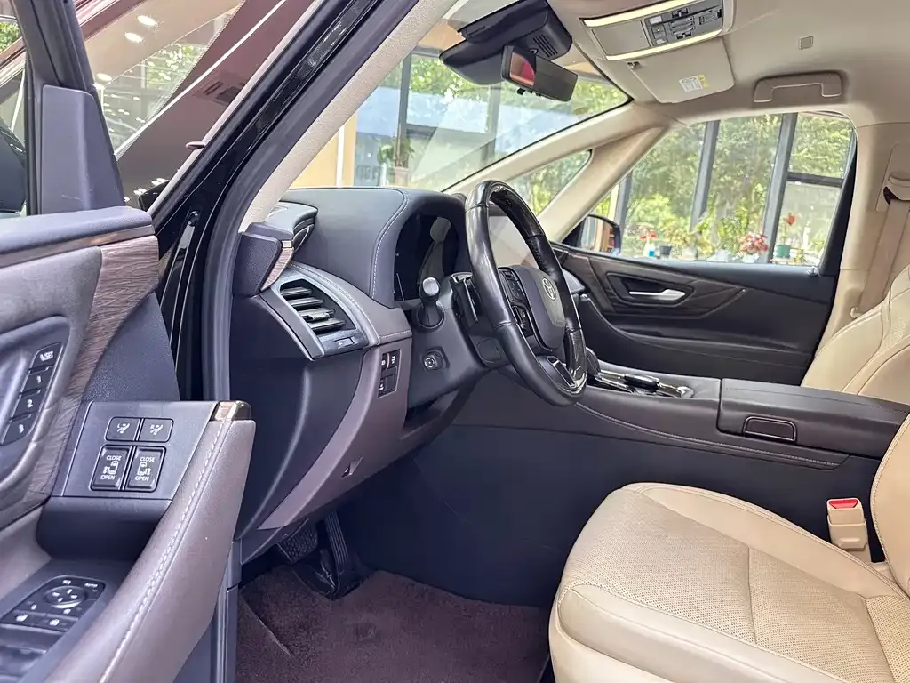 Toyota Alphard — фото 7