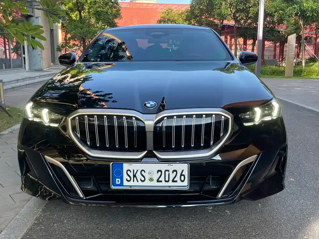 BMW 5 Series — фото 9