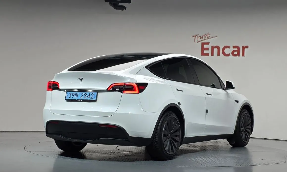 Tesla Model Y — фото 5