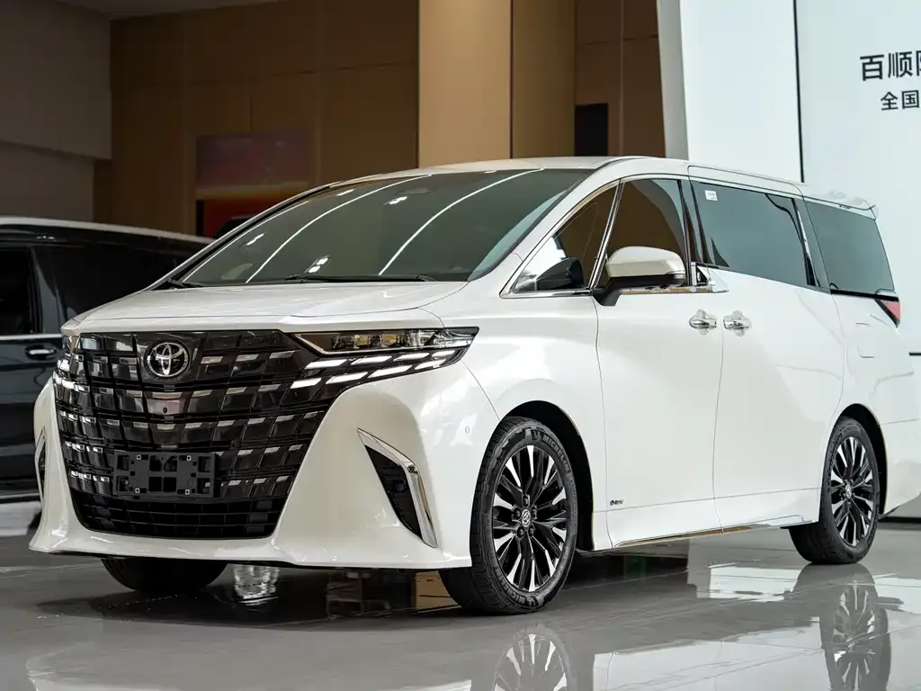 Toyota Alphard — фото 1