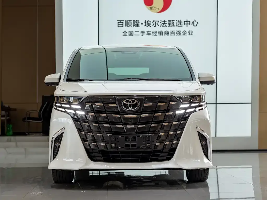 Toyota Alphard — фото 8