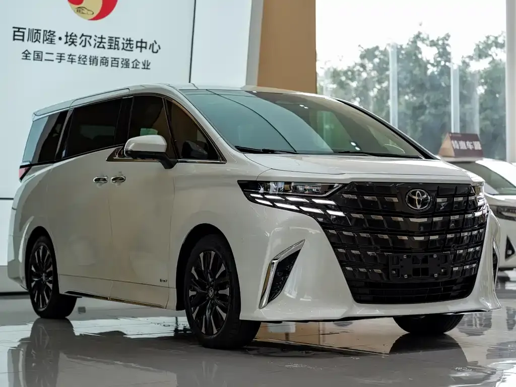 Toyota Alphard — фото 2