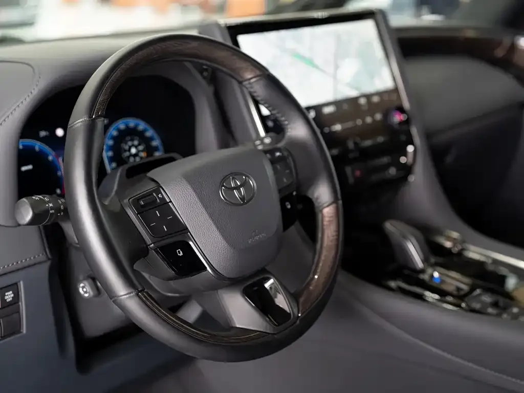 Toyota Alphard — фото 5