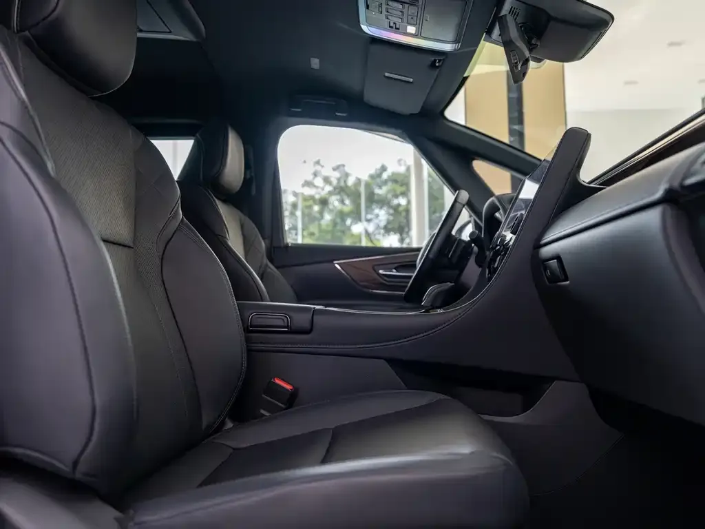 Toyota Alphard — фото 7