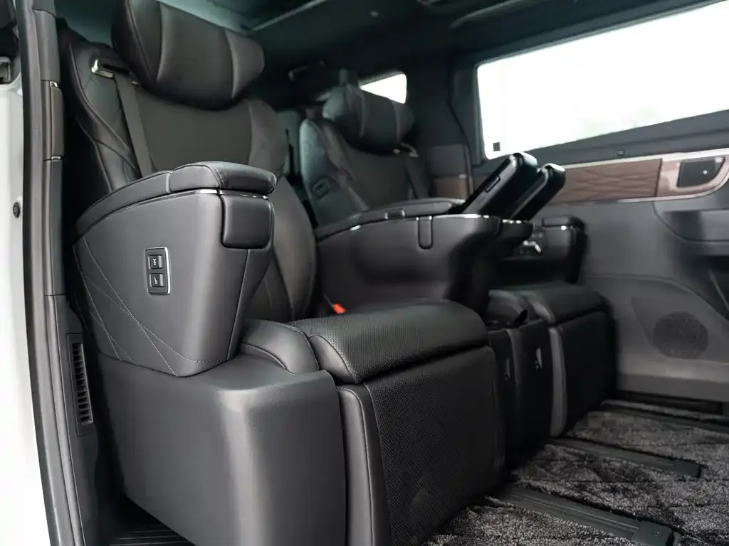 Toyota Alphard — фото 6