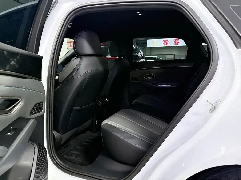 BYD Qin L — фото 8