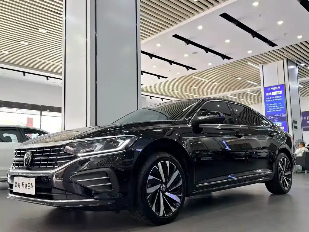 Volkswagen Passat — фото 1