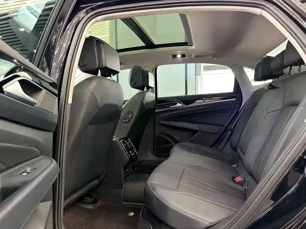 Volkswagen Passat — фото 8