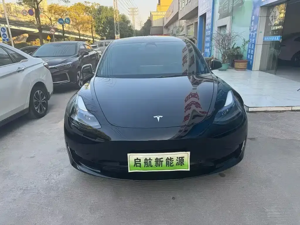 Tesla Model 3 — фото 5