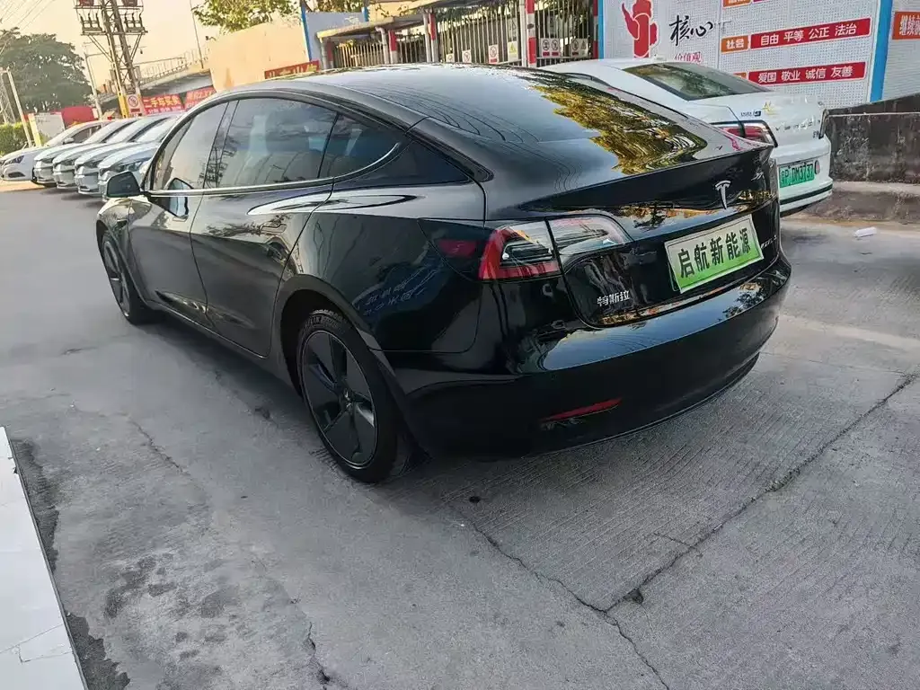 Tesla Model 3 — фото 9