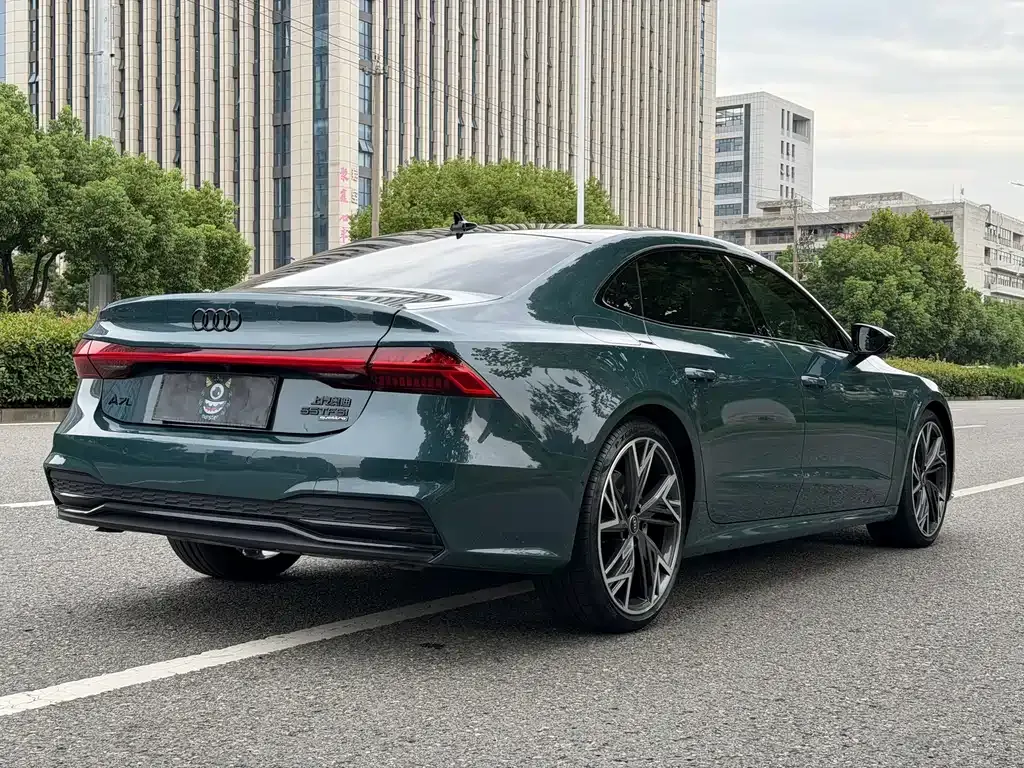 Audi A7L — фото 10