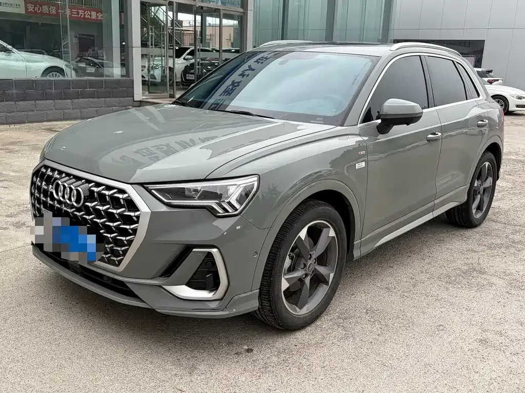 Audi Q3 — фото 1
