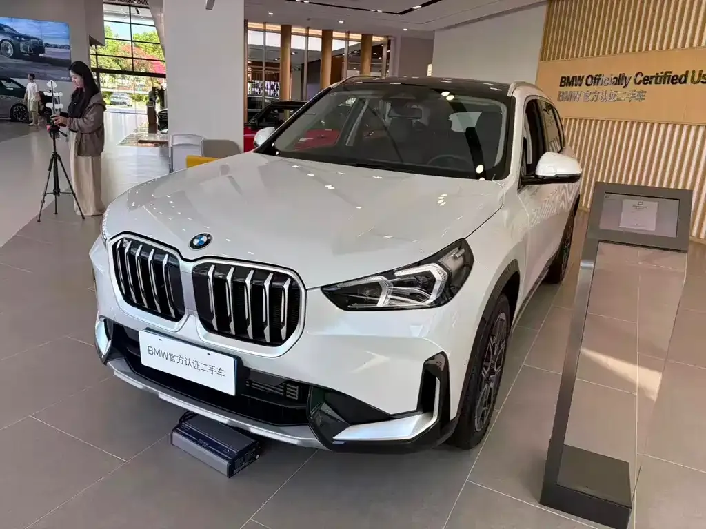 BMW X1 — фото 1