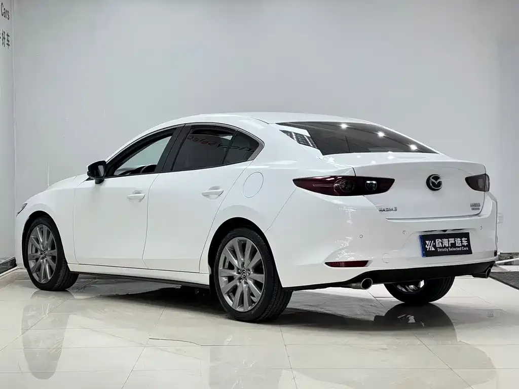 Mazda 3 Axela — фото 10