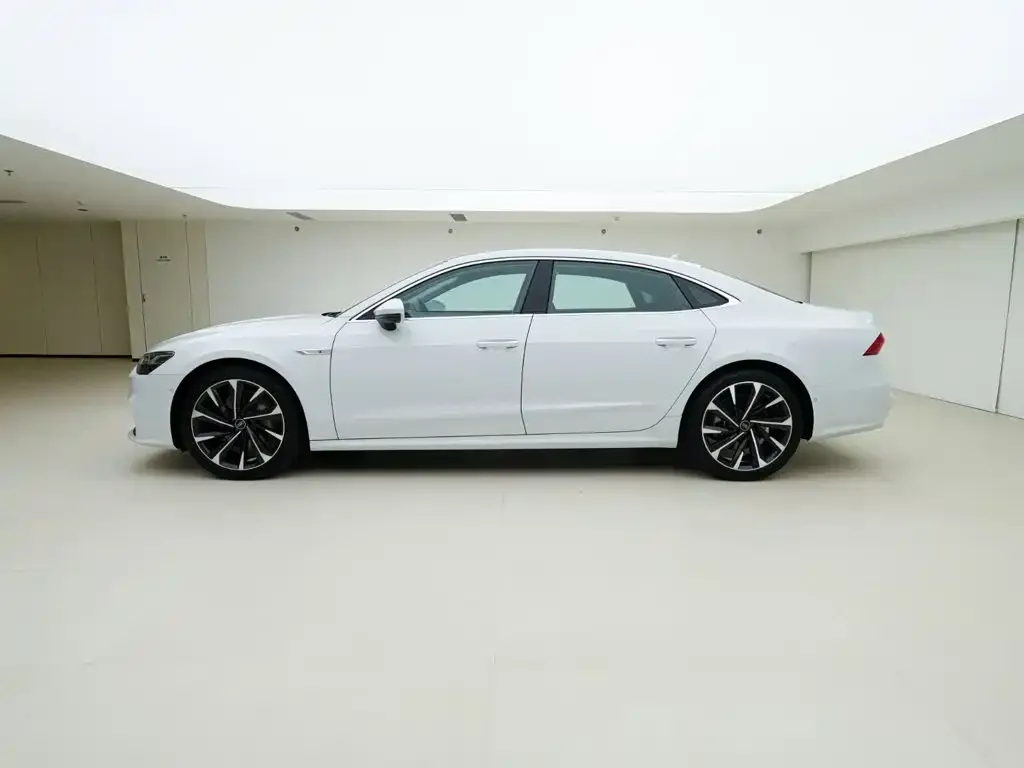 Audi A7L — фото 5