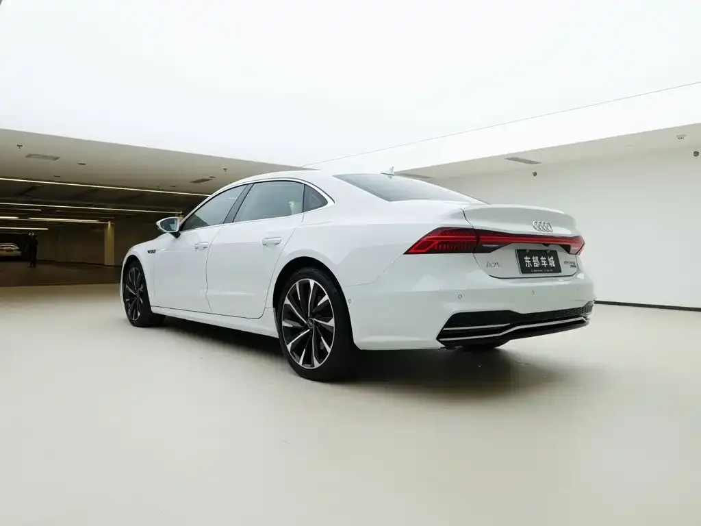 Audi A7L — фото 6