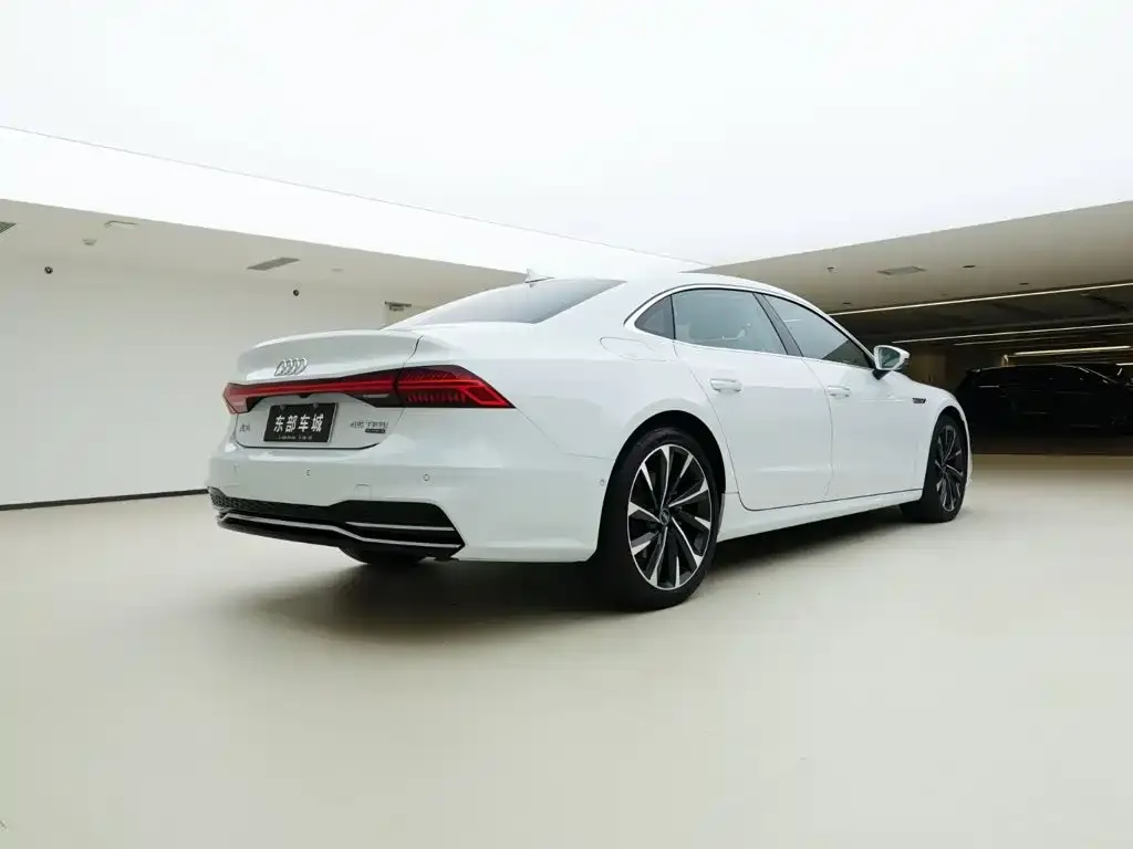 Audi A7L — фото 8
