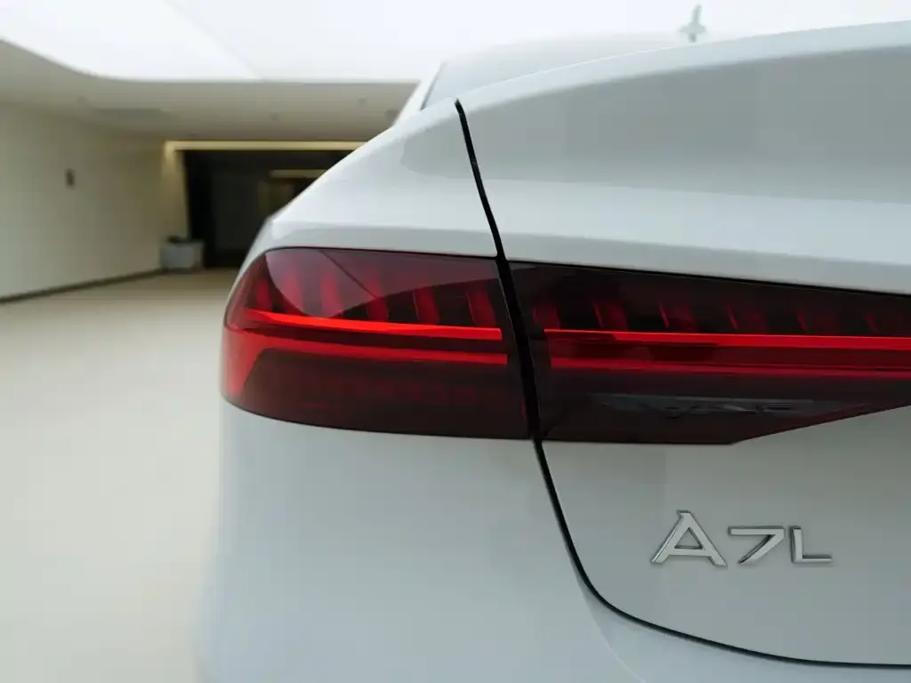 Audi A7L — фото 2
