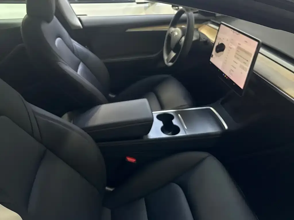 Tesla Model 3 — фото 4