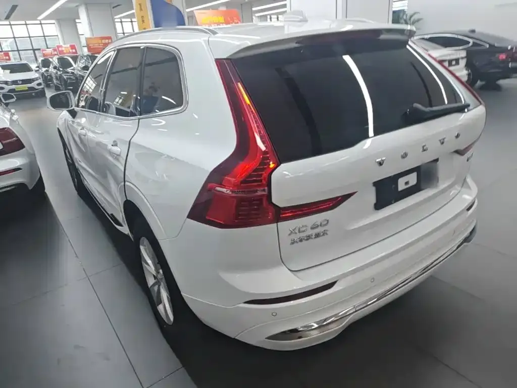 Volvo XC60 — фото 7