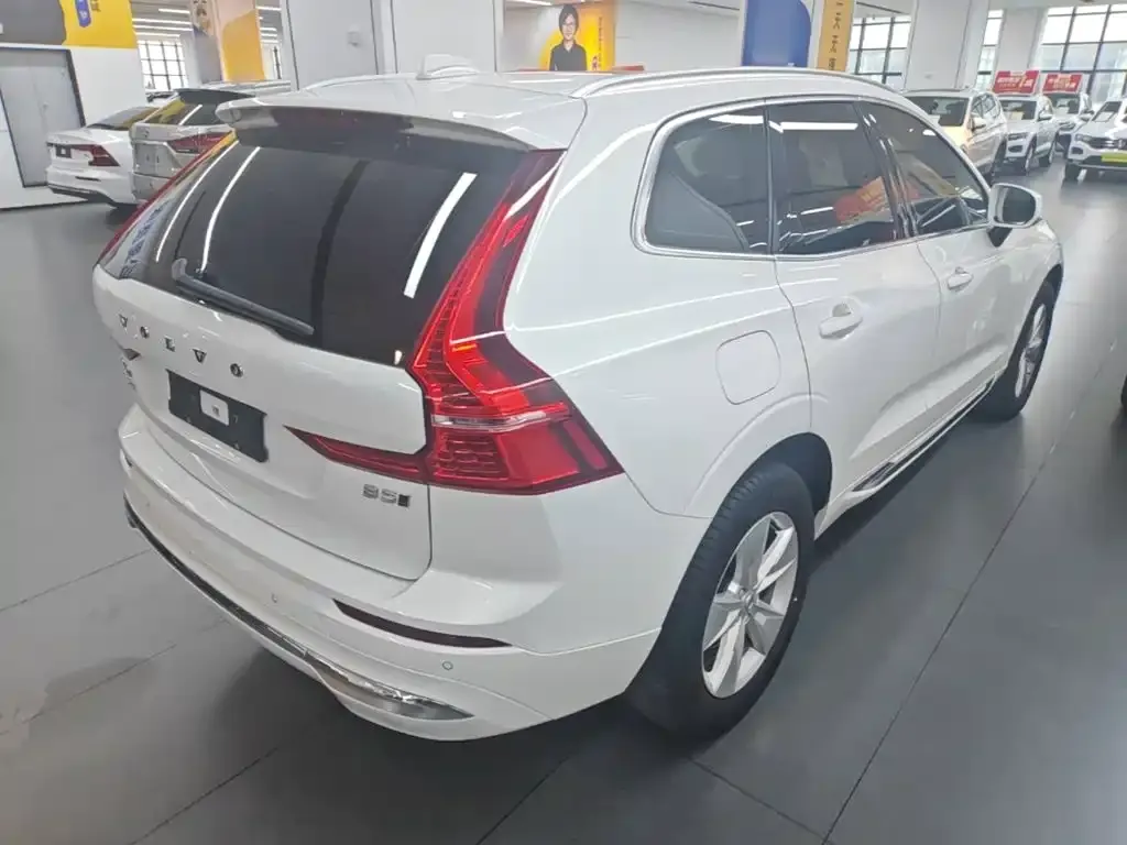 Volvo XC60 — фото 10