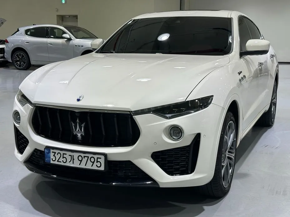 Maserati Levante — фото 1