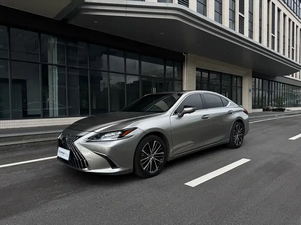 Lexus ES — фото 1