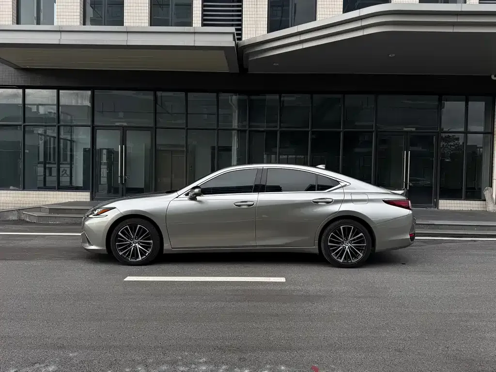 Lexus ES — фото 8