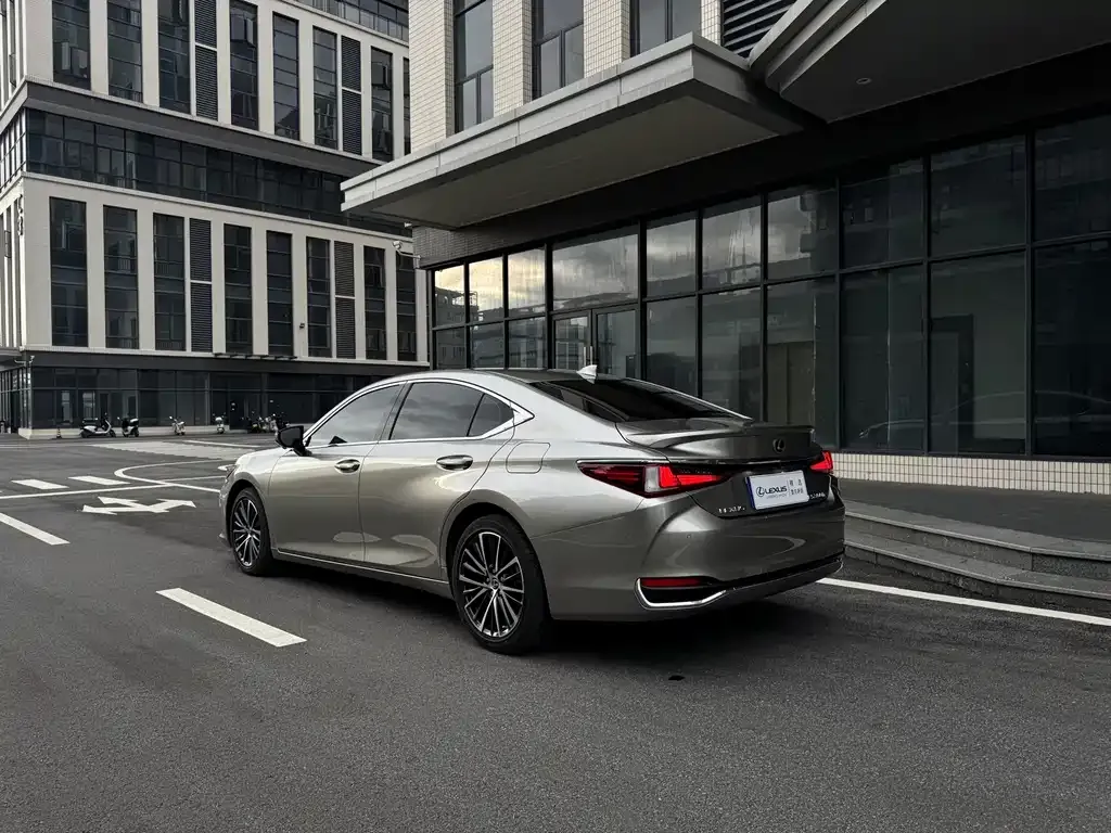 Lexus ES — фото 4