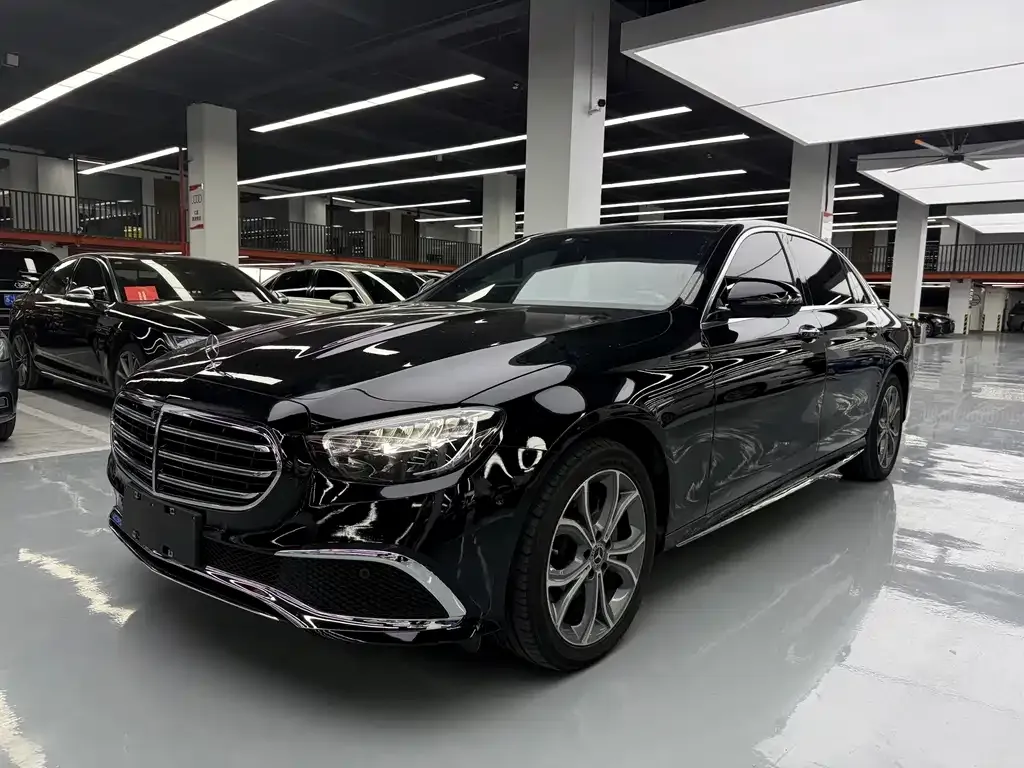 Mercedes-Benz E-Class — фото 1