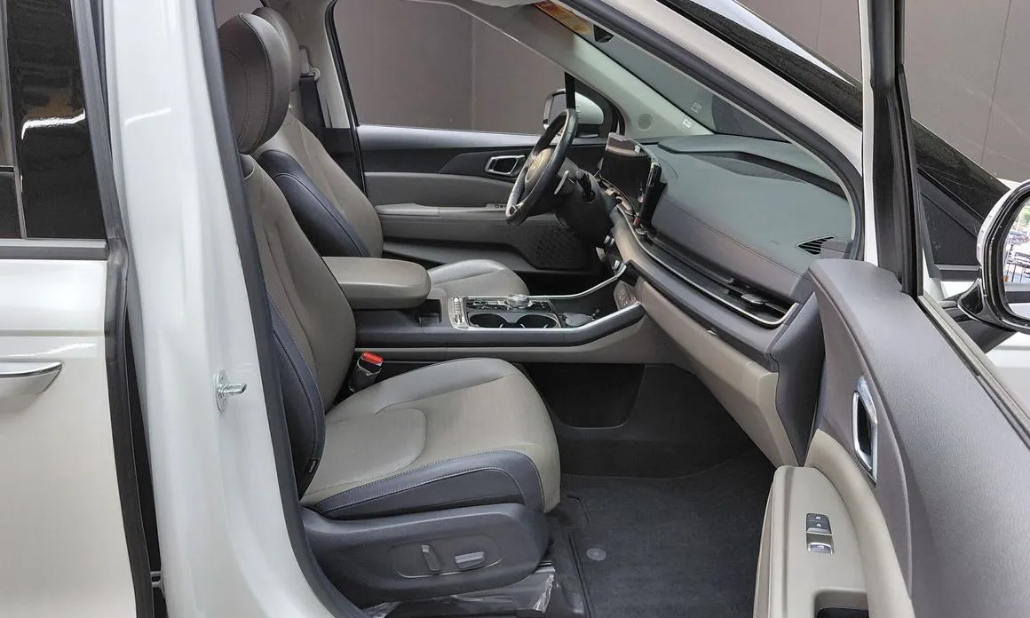 Kia Carnival — фото 4