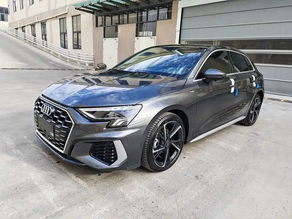 Audi A3 — фото 1